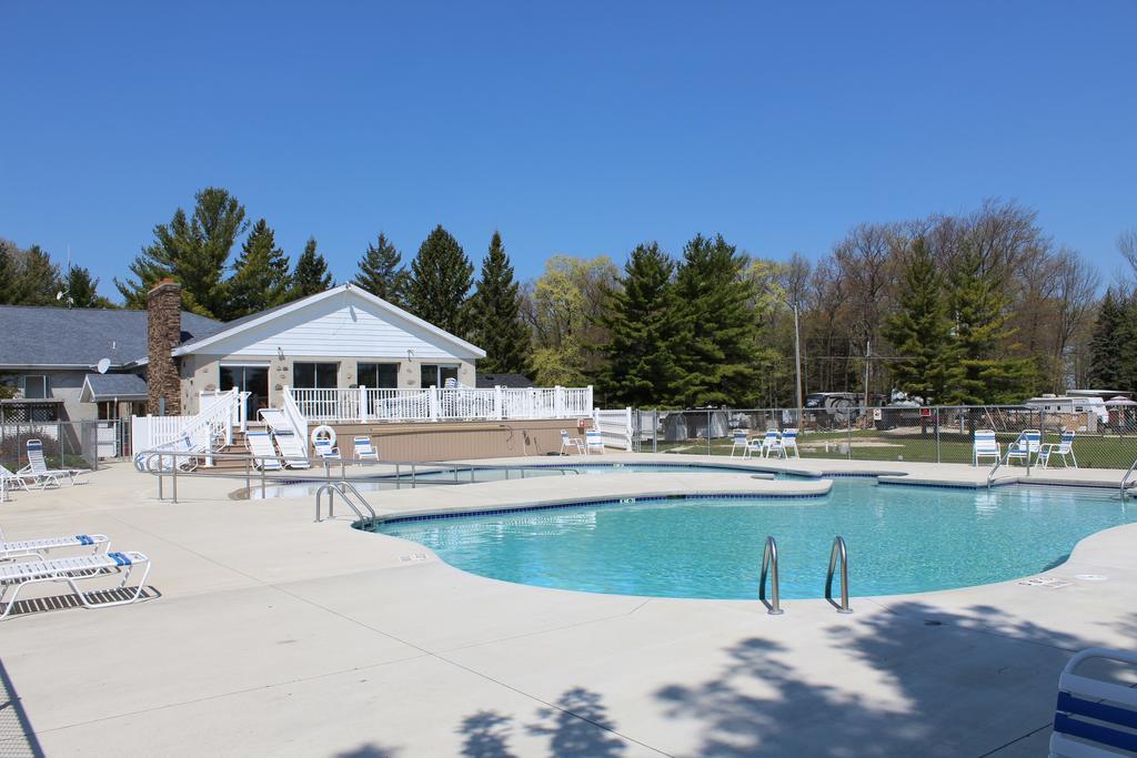 Plymouth Rock Camping Resort Basic Cabin Elkhart Lake المظهر الخارجي الصورة